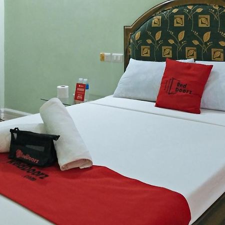 Отель Reddoorz @ Bankal Lapulapu Экстерьер фото